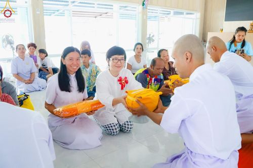 ภาพ No.186456:พิธีตัดปอย ปลงผม เวียนประทักษิณ  มอบบาตรผ้าไตร ขอขมาผู้ปกครอง และพิธีบรรพชาอุปสมบท  โครงการอุปสมบทหมู่บูชาธรรมมหาปูชนียาจารย์  ประจำปี 2567 ณ ศูนย์ปฏิบัติธรรมภาคใต้และวัดคงคาเลียบ อ.บางกล่ำ จ.สงขลา วันอาทิตย์ที่ 8 ธันวาคม พ.ศ. 2567