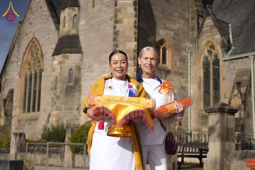 ภาพ No.172168:พิธีทอดกฐิน วัดพระธรรมกายสก็อตแลนด์ บูชาธรรม 80 ปี หลวงพ่อธัมมชโย โดยคณะศิษยานุศิษย์วัดพระธรรมกาย วันที่ 25 ตุลาคม พ.ศ. 2567