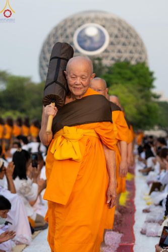 ภาพ No.120312:พิธีต้อนรับพระธรรมยาตรา ในโครงการธรรมยาตรา กตัญญูบูชา มหาปูชนียาจารย์ พระมงคลเทพมุนี(สด จนฺทสโร) พระผู้ปราบมาร อนุสรณ์สถาน 7 แห่ง ปีที่ 12 วันที่ 28 มกราคม พ.ศ. 2567 ณ วัดพระธรรมกาย จ.ปทุมธานี (ชุดที่ 2)
