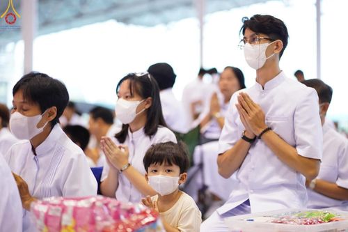 ภาพ No.124424:พิธีตักบาตรในวันมาฆบูชา ณ บ้านแก้วเรือนทองคุณยายฯ วัดพระธรรมกาย จ.ปทุมธานี วันเสาร์ที่ 24 กุมภาพันธ์ พ.ศ. 2567