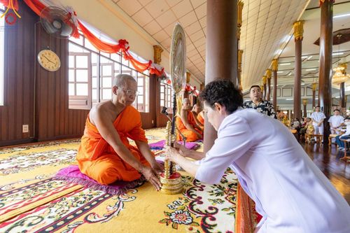 ภาพ No.165970:พิธีทอดกฐิน ณ วัดท่าเรือ ต.ท่าเรือ อ.ท่ามะกา จ.กาญจนบุรี ในโครงการกฐินสามัคคีทั่วไทย 30,000 วัด บูชาธรรม 80 ปี หลวงพ่อธัมมชโย โดยคณะศิษยานุศิษย์วัดพระธรรมกาย วันที่ 20 ตุลาคม พ.ศ. 2567