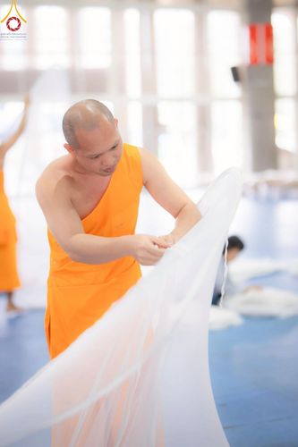 ภาพ No.218266:วันที่ 12-18 เมษายน พ.ศ. 2568 พระภิกษุและเจ้าหน้าที่อาสาสมัคร เตรียมพื้นที่ต้อนรับพักค้างพระสังฆาธิการ เนื่องในงานวันคุ้มครองโลก 22 เมษายน พ.ศ. 2568