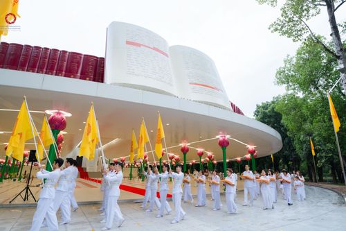 ภาพ No.156663:พิธีบรรพชาอุปสมบท ธรรมทายาท โครงการอุปสมบทหมู่บูชาธรรมครบรอบ 107 ปี วันครูผู้ค้นพบวิชชาธรรมกาย ณ โบสถ์พระไตรปิฏก วัดพระธรรมกาย วันเสาร์ที่ 14 กันยายน พ.ศ. 2567