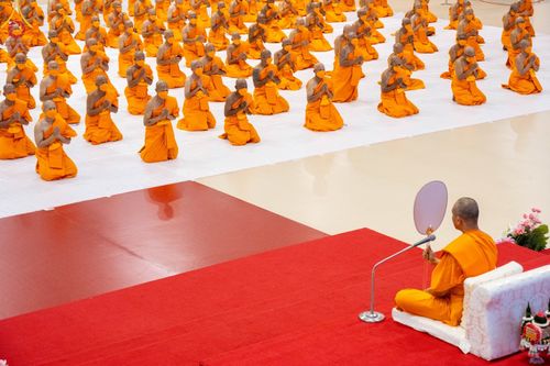 ภาพ No.101662:พิธีขอบรรพชา, พิธีขอสรณคมน์และศีล, พิธีถวายบาตร ในโครงการอุปสมบทหมู่ รุ่นบูชาธรรมมหาปูชนียาจารย์ ณ วัดพระธรรมกาย วันที่ 9 ธันวาคม พ.ศ. 2566