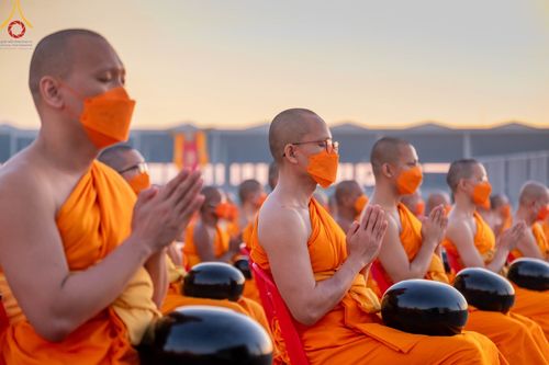 ภาพ No.105244:พิธีตักบาตรฉลองพระบวชใหม่ รุ่นบูชาธรรมมหาปูชนียาจารย์ และต้อนรับศักราชใหม่ วันจันทร์ที่ 1 มกราคม พ.ศ. 2567 ณ ลานธรรมพระมหาธรรมกายเจดีย์ วัดพระธรรมกาย