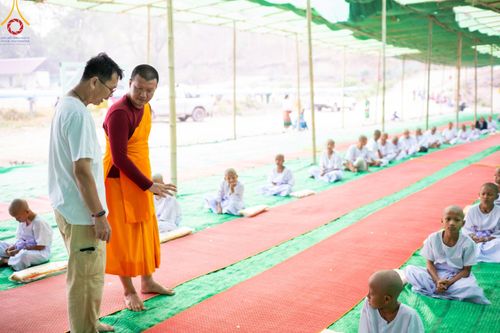 ภาพ No.140333:Photo Story มหัศจรรย์วัดดงดินแดง  EP.8  ภาพการเตรียมงาน การปฎิบัติงาน ของเหล่าผู้ทุ่มเทและเสียสละ เพื่อความสำเร็จของความมหัศจรรย์ ณ วัดดงดินแดง ต.ม่อนจอง อ.อมก๋อย จ.เชียงใหม่ วันที่ 1-7 เมษายน พ.ศ. 2567