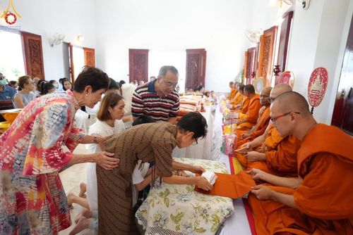 ภาพ No.167201:พิธีทอดกฐิน ณ วัดป่าสวนพฤกษชาติ ต.ทุ่งโพธิ์ อ.นาดี จ.ปราจีนบุรี ในโครงการกฐินสามัคคีทั่วไทย 30,000 วัด บูชาธรรม 80 ปี หลวงพ่อธัมมชโย โดยคณะศิษยานุศิษย์วัดพระธรรมกาย วันที่ 24 ตุลาคม พ.ศ. 2567