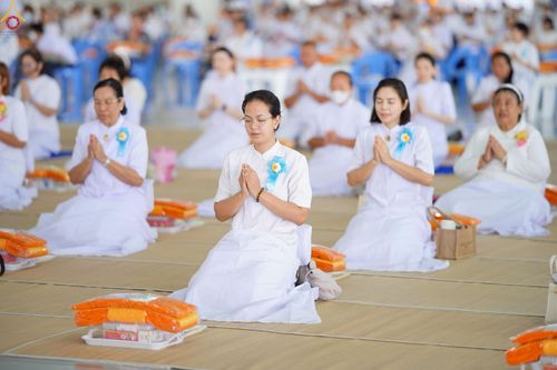 ภาพ No.229677:วันที่ 25 มิถุนายน พ.ศ. 2568 (แรม 15 ค่ำ เดือน 7) พิธีบุพเปตพลี ครั้งที่ 166 ร่วมอุทิศบุญแด่หมู่ญาติที่ล่วงลับไปแล้ว และสืบทอดอายุพระพุทธศาสนา ณ หอฉันคุณยายอาจารย์ฯ วัดพระธรรมกาย