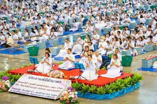 ภาพ No.167491:พิธีตักบาตรและพิธีบูชาข้าวพระ ในวันอาทิตย์ที่ 3 พฤศจิกายน พ.ศ. 2567 ณ วัดพระธรรมกาย