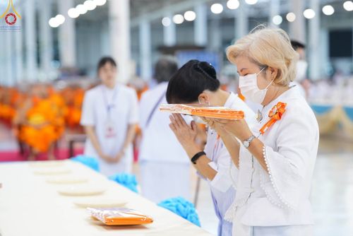 ภาพ No.99788:พิธีทอดผ้าป่า ต้นสมบัติจักรพรรดิ ในวันอาทิตย์ที่ 3 ธันวาคม พ.ศ. 2566 ณ สภาธรรมกายสากล วัดพระธรรมกาย จ.ปทุมธานี