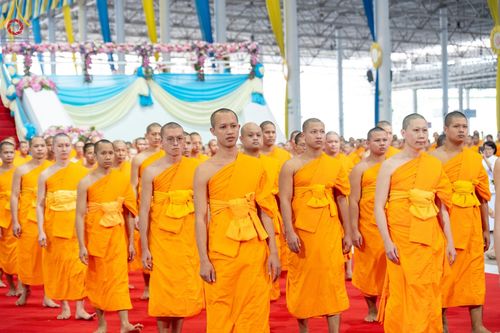 ภาพ No.153195:พิธีมุทิตาสักการะ พระภิกษุ-สามเณร ผู้สอบไล่ได้เปรียญธรรม ประโยค 1-2 ถึงประโยค ป.ธ.9 และบาลีศึกษา ประโยค1-2 ถึง บ.ศ.9 , พิธีมอบดวงแก้วสามเณรผู้ทรงบาลีไวยากรณ์ วัดพระธรรมกาย และ ศูนย์ส่งเสริมศีลธรรมในประเทศและต่างประเทศ วันอาทิตย์ที่ 8 กันยายน พ.ศ.2567