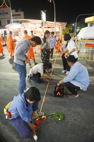 ภาพ No.151630:V.55 ทีมใหญ่ที่หาดใหญ่ เจ้าหน้าที่ทุกสถานะ หลายสัญชาติ ร่วมกันจัดงานตักบาตรที่หาดใหญ่ วันที่ 10-11 สิงหาคม พ.ศ. 2567