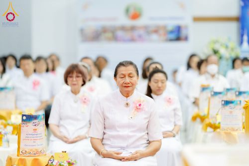 ภาพ No.221374:วันอาทิตย์ที่ 27 เมษายน พ.ศ. 2568 พิธีเจริญพระพุทธมนต์สมโภชดวงแก้วธรรมชัย เนื่องในโอกาสบูชาธรรม 81 ปีหลวงพ่อธัมมชโย อัญเชิญประดิษฐานเนื่องในโอกาสสถาปนาวัดพระธรรมกายไอซ์แลนด์ ณ อาคารปลูกศรัทธา 1 วัดพระธรรมกาย อำเภอคลองหลวง จังหวัดปทุมธานี