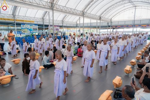 ภาพ No.133442:พิธีขอขมารับผ้าไตร, พิธีบรรพชาสามเณร, สามเณรออกบิณฑบาต ในโครงการบรรพชาสามเณร ฟื้นฟูพระพุทธศาสนาทั่วไทย  ณ ศูนย์ปฏิบัติธรรม และอบรมเยาวชนเมืองยะลา วันที่ 3 เมษายน พ.ศ. 2567