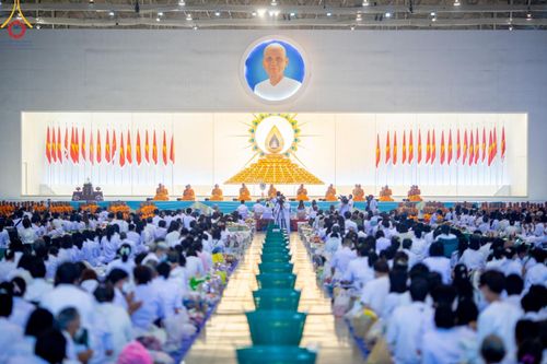 ภาพ No.205854:พิธีตักบาตร และ พิธีบูชาข้าวพระ ในวันอาทิตย์ต้นเดือน 2 กุมภาพันธ์ พ.ศ. 2568 ณ สภาธรรมกายสากล วัดพระธรรมกาย