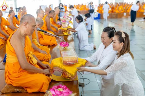 ภาพ No.168682:พิธีถวายภัตตาหารเมนูสวรรค์ ณ หอฉันคุณยายอาจารย์ วัดพระธรรมกาย ในวันเสาร์ที่ 9 พฤศจิกายน พ.ศ. 2567