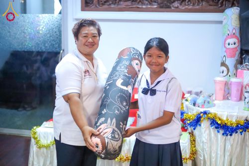 ภาพ No.180152:กิจกรรมวันรวมพลังเด็กดี V-Star ผู้นำฟื้นฟูศีลธรรมโลก ประจำปีพุทธศักราช 2567 จังหวัดสุโขทัย เพื่อรวมพลังสร้างความดี นั่งสมาธิภาวนาถวายเป็นพุทธบูชา และเพื่อส่งเสริมการเรียนรู้พระพุทธศาสนา วันที่ 3 ธันวาคม พ.ศ. 2567