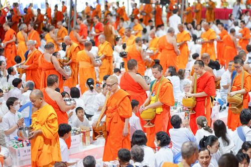 ภาพ No.228140:วันอาทิตย์ที่ 8 มิถุนายน พ.ศ. 2568 พิธีตักบาตรพระ 500 รูป ปีที่ 10 ณ ธุดงคสถานล้านนา อำเภอสันทราย จังหวัดเชียงใหม่