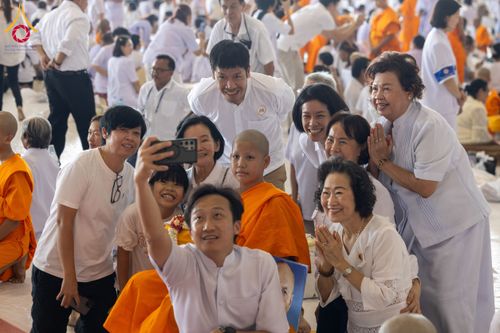 ภาพ No.134977:พิธีถวายบาตรแด่นาคธรรมทายาท ในโครงการบรรพชาสามเณรฟื้นฟูพระพุทธศาสนาทั่วไทย ณ สภาธรรมกายสากล วัดพระธรรมกาย จ.ปทุมธานี วันเสาร์ที่ 6 เมษายน พ.ศ. 2567