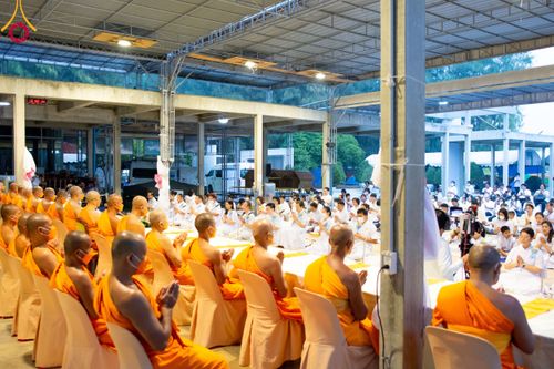 ภาพ No.111848:พิธีถวายภัตตาหารเป็นสังฆทาน แด่คณะพระธรรมยาตราฯ ในโครงการธรรมยาตรา กตัญญูบูชา มหาปูชนียาจารย์ พระมงคลเทพมุนี(สด จนฺทสโร) พระผู้ปราบมาร อนุสรณ์สถาน 7 แห่ง ปีที่ 12 วันที่ 14 มกราคม พ.ศ. 2567 ณ อนุสรณ์สถานมหาวิหารพระมงคลเทพมุนี  (โลตัสแลนด์) อ.สองพี่น้อง จ