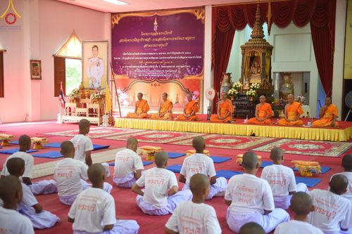 ภาพ No.135569:พิธีขอขมามอบผ้าไตร, พิธีบรรพชาสามเณร ในโครงการบรรพชาสามเณร ฟื้นฟูพระพุทธศาสนาทั่วไทย ณ วัดพระพุทธบาท ราชวรมหาวิหาร อ.พระพุทธบาท จ.สระบุรี วันที่ 6 เมษายน พ.ศ. 2567