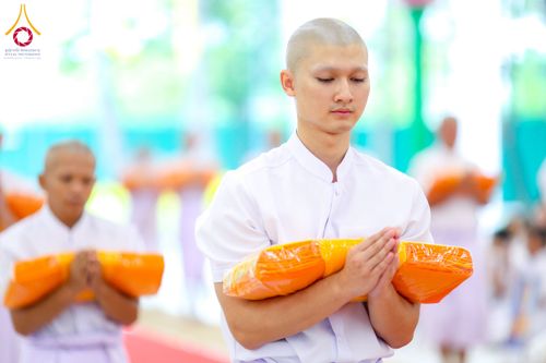 ภาพ No.256188:วันที่ 4 ตุลาคม พ.ศ. 2568 พิธีบรรพชาอุปสมบท  โครงการอุปสมบทหมู่บูชาธรรม 141 ปี  พระมงคลเทพมุนี (สด จนฺทสโร) ณ โบสถ์พระไตรปิฏก วัดพระธรรมกาย จ.ปทุมธานี