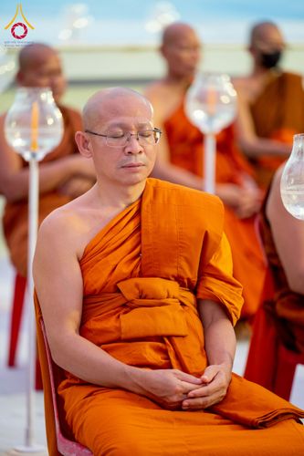 ภาพ No.266102:วันพุธที่ 5 พฤศจิกายน พ.ศ. 2568 (วันพระ ขึ้น 15 ค่ำ เดือน 12) พิธีจุดประทีปโคมลาน, โคมลอย และลอยกระทง ถวายประทีปเป็นพุทธบูชา สร้างความสว่างไสวให้กับแผ่นดินด้วยแสงธรรม ณ พุทธอุทยานนานาชาติ จังหวัดหนองคาย