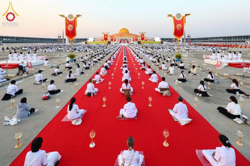 ภาพ No.207715:พิธีเวียนประทักษิณและจุดมาฆประทีป ในวันมาฆบูชา วันพุธที่ 12 กุมภาพันธ์ พ.ศ. 2568 ณ พระมหาธรรมกายเจดีย์ วัดพระธรรมกาย