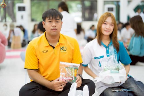 ภาพ No.243058:วันพฤหัสบดีที่ 4 กันยายน พ.ศ. 2568 เวลา 07.00-08.15 น. มหาวิทยาลัยเกษตรศาสตร์ กำแพงแสน ร่วมทำบุญตักบาตร Freshy KU85 พระสงฆ์ 85 รูป