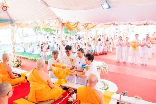 ภาพ No.100323:พิธีทอดกฐินบรมจักรพรรดิ ณ วัดพระธรรมกายแคลิฟอร์เนีย เมืองอาซูซ่า รัฐแคลิฟอร์เนีย ประเทศสหรัฐอเมริกา วันอาทิตย์ที่ 12 พฤศจิกายน พ.ศ. 2566