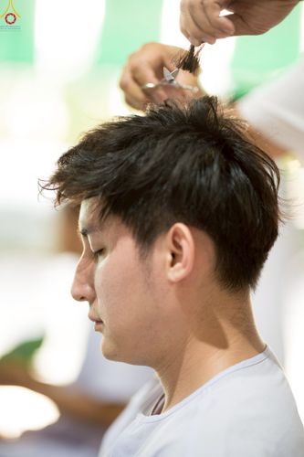 ภาพ No.242956:วันที่ 31 สิงหาคม พ.ศ. 2568 พิธีตัดปอยผมและปลงผม โครงการอุปสมบทหมู่บูชาธรรม ครบรอบ 108 ปี วันครูผู้ค้นพบวิชชาธรรมกาย ณ วัดพระธรรมกาย