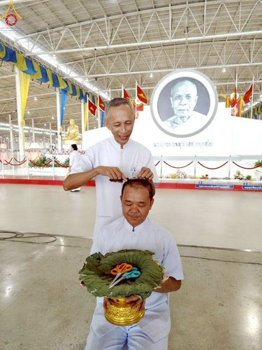 ภาพ No.223148:วันที่ 2 -10 พฤษภาคม พ.ศ. 2568 พิธีตัดปอยผม ปลงผม พิธีขอขมาลาอุปสมบทอุทิศชีวิต ของอุบาสก พิสิทธิ์ หมื่นแกล้ว  ณ วัดพระธรรมกาย