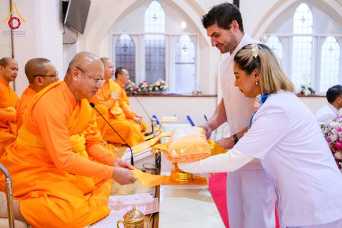 ภาพ No.175326:พิธีทอดกฐิน วัดพระธรรมกายแมนเชสเตอร์ เอดจลีย์ สต็อคพอร์ต ประเทศอังกฤษ ในโครงการกฐินสามัคคีทั่วไทย 30,000 วัด บูชาธรรม 80 ปี หลวงพ่อธัมมชโย โดยคณะศิษยานุศิษย์วัดพระธรรมกาย วันที่ 10 พฤศจิกายน พ.ศ. 2567