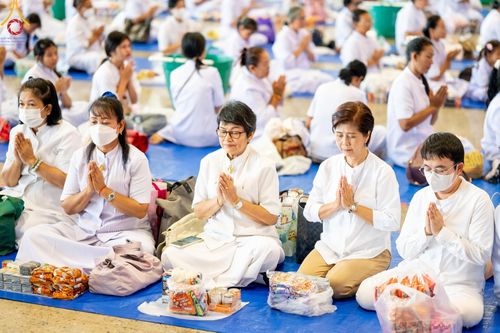 ภาพ No.139064:พิธีตักบาตร , พิธีบูชาข้าวพระ ณ ห้องแก้วสารพัด 1 สภาธรรมกายสากล วัดพระธรรมกาย วันอาทิตย์ต้นเดือนที่ 2 มิถุนายน พ.ศ. 2567