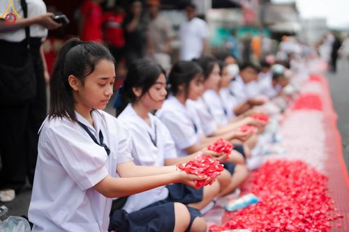 ภาพ No.128196:พิธีอัญเชิญพระบรมสารีริกธาตุ " ใจกลางเมืองนครหาดใหญ่ " เพื่อประดิษฐาน ณ มหารัตนเจดีย์สิริปทุมสวรรค์ (เจดีย์อริยพุทธะ 5 พระองค์) ศูนย์ปฏิบัติธรรมภาคใต้ อ.บางกล่ำ จ.สงขลา  วันที่ 9 มีนาคม พ.ศ.2567 (ชุดที่ 1)