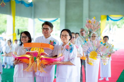 ภาพ No.255266:วันที่ 12 ตุลาคม พ.ศ. 2568 พิธีอัญเชิญพระบรมสารีริกธาตุและบรรจุ ลงในพระเกตุพระประธาน , พิธีทอดกฐินสามัคคีทั่วไทย 30,000 วัด โดยคณะศิษยานุศิษย์ วัดพระธรรมกาย  บูชาธรรม 81 ปี หลวงพ่อธัมมชโย ณ ธุดงคสถานเขาย้อย จ.เพชรบุรี