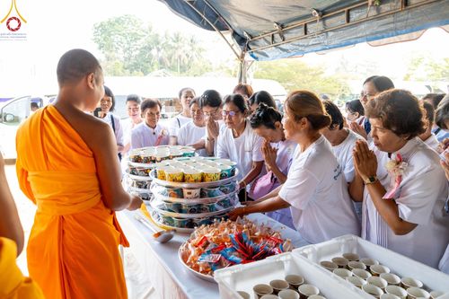 ภาพ No.127764:พิธีถวายภัตตาหารเป็นสังฆทาน แด่คณะพระธรรมยาตราฯ ในโครงการธรรมยาตราอัญเชิญพระบรมสารีริกธาตุ ประดิษฐาน ณ มหารัตนเจดีย์สิริปทุมสวรรค์ อ.บางกล่ำ จ.สงขลา วันที่ 8 มีนาคม พ.ศ. 2567