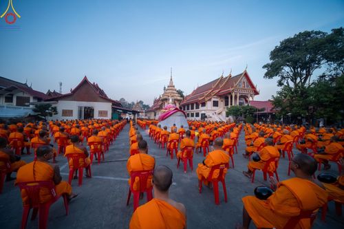 ภาพ No.197638:พิธีตักบาตรพระธรรมยาตรา ณ อนุสรณ์สถานลำดับที่ 4 สถานที่เกิดด้วยกายธรรม วัดโบสถ์(บน) ต.บางคูเวียง จ.นนทบุรี ในโครงการธรรมยาตรา กตัญญูบูชา มหาปูชนียาจารย์ พระมงคลเทพมุนี(สด จนฺทสโร) พระผู้ปราบมาร อนุสรณ์สถาน 7 แห่ง ปีที่ 13 วันที่ 19 มกราคม พ.ศ. 2568