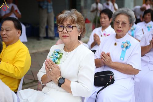 ภาพ No.146241:ตักบาตรพระ 1,384 รูป ทำบุญเมืองฝางครบรอบ 1,383 ปี ถวายเป็นพระราชกุศลแด่พระบาทสมเด็จพระเจ้าอยู่หัว เนื่องในโอกาสพระราชพิธีมหามงคล เฉลิมพระชนมพรรษา 6 รอบ 72 พรรษา วันเสาร์ที่ 27 กรกฎาคม พ.ศ.2567  ณ ถนนหน้าที่ว่าการอำเภอฝาง จ.เชียงใหม่