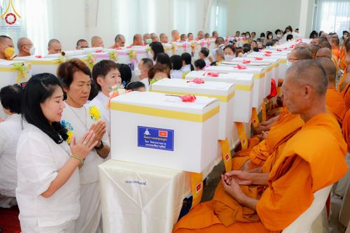 ภาพ No.107305:พิธีเจริญพระพุทธมนต์ ปฏิบัติธรรม มอบทุนการศึกษา ถวายสังฆทาน 140 วัด ณ ศุนย์ปฏิบัติธรรมพระมงคลเทพมุนี อ.สองพี่น้อง จ.สุพรรณบุรี วันเสาร์ที่ 6 มกราคม พ.ศ. 2567