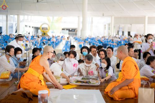 ภาพ No.104518:พิธีบุพเปตพลี ครั้งที่ 145 อุทิศบุญแด่หมู่ญาติที่ล่วงลับไปแล้ว และสืบทอดอายุพระพุทธศาสนา วันพุธที่ 27 ธันวาคม พ.ศ. 2566 (วันพระขึ้น 15 ค่ำ เดือน 12 ) ณ หอฉันคุณยายอาจารย์ฯ วัดพระธรรมกาย