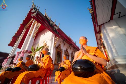 ภาพ No.112700:พิธีตักบาตรพระธรรมยาตราฯ ณ วัดสองพี่น้อง จ.สุพรรณบุรี วันที่ 15 มกราคม พ.ศ. 2567