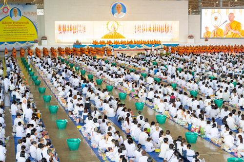 ภาพ No.227869:วันอาทิตย์ที่ 1 มิถุนายน พ.ศ. 2568 พิธีตักบาตร , พิธีบูชาข้าวพระ ณ วัดพระธรรมกาย จ.ปทุมธานี