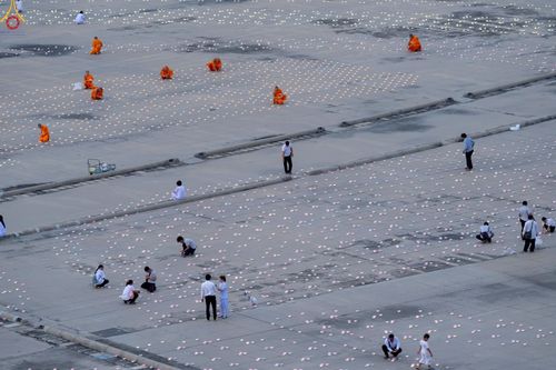 ภาพ No.240978:วันพุธที่ 27 สิงหาคม พ.ศ. 2568 พิธีจุดประทีป ในวันธรรมชัย ณ วัดพระธรรมกาย