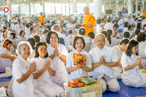 ภาพ No.276994:วันอาทิตย์ที่ 7 ธันวาคม พ.ศ. 2568 พิธีตักบาตรอาทิตย์ต้นเดือน ณ บ้านแก้วเรือนทองคุณยายฯ วัดพระธรรมกาย