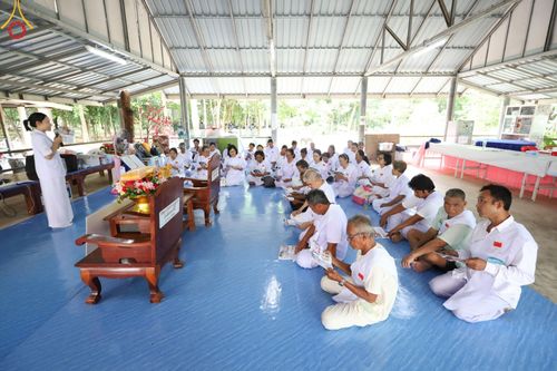 ภาพ No.152411:พิธีมอบสไบแก้ว โครงการอบรมอุบาสิกาแก้วจังหวัดบุรีรัมย์รุ่นที่ 1 วันที่ 6-8 กันยายน พ.ศ. 2567