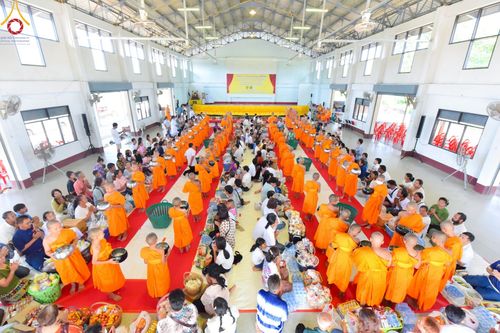 ภาพ No.217559:วันอาทิตย์ที่ 13 เมษายน พ.ศ. 2568 พิธีตักบาตรฉลองสามเณรใหม่ ศูนย์ปฏิบัติธรรมเขาคิชฌกูฏ โครงการบรรพชาสามเณรภาคฤดูร้อน