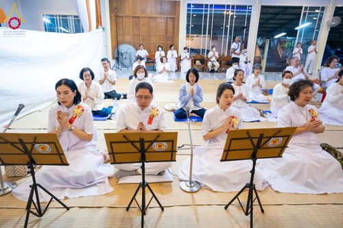 ภาพ No.196357:พิธีถวายภัตตาหารเป็นสังฆทาน แด่พระธรรมยาตรา ณ วัดโบสถ์(บน) ตำบลบางคูเวียง อำเภอบางกรวย จังหวัดนนทบุรี ในโครงการธรรมยาตรา กตัญญูบูชา มหาปูชนียาจารย์ พระมงคลเทพมุนี(สด จนฺทสโร) พระผู้ปราบมาร อนุสรณ์สถาน 7 แห่ง ปีที่ 13 วันที่ 17 มกราคม พ.ศ. 2568