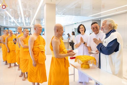 ภาพ No.63423:การสัมมนา World Peace Inner Peace : Lord Buddha 's Social Doctrine to resolve Global Issues ณ อาคาร 100 ปี คุณยายอาจารย์ฯ วัดพระธรรมกาย วันพฤหัสบดี ที่ 25 เมษายน พ.ศ. 2567