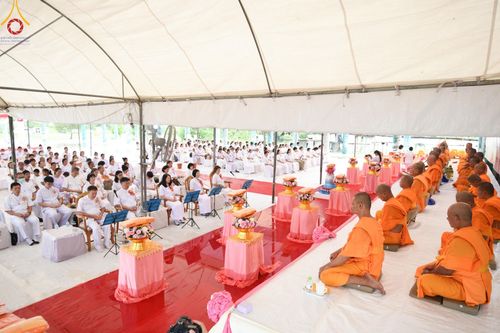 ภาพ No.158111:พิธีทอดผ้าป่า ติดตั้งแผ่นสิริฉะทะนะรัสมี(หลังคา) อาคาร 80 ปี หลวงพ่อธัมมชโย วันอาทิตย์ที่ 22 กันยายน พ.ศ. 2567 ณ ศูนย์ปฏิบัติธรรมวิหารแดง อ.วิหารแดง จ.สระบุรี